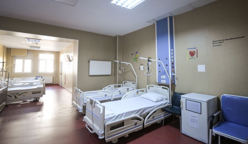Pacienții cu COVID-19 de la spitalul modular Lețcani au fost mutați din cauza frigului. Autoritățile spun că au eliberat spitalul pentru sterilizare