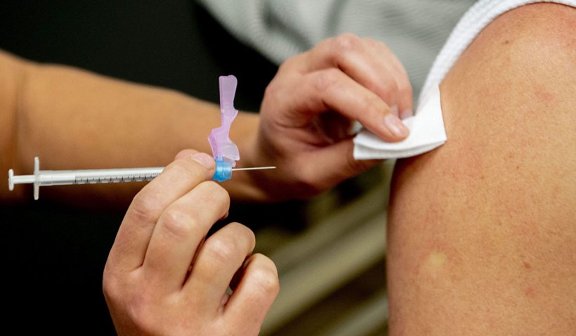 Avertisment! Vaccinul anti-COVID, prea riscant pentru cei foarte în vârstă şi bolnavi