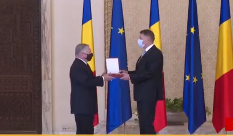 Klaus Iohannis l-a decorat pe ambasadorul SUA şi a salutat numărul mare de trupe americane din România