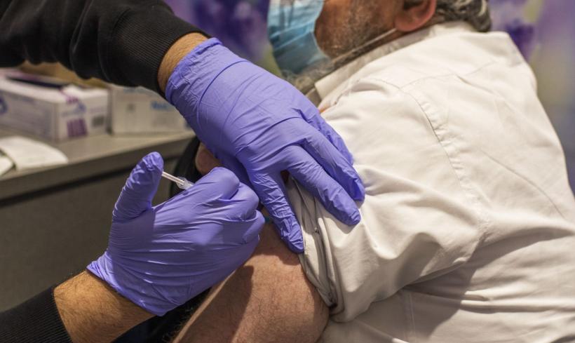 VIDEO - Pacienţii care fac dializă se vor putea vaccina și ...