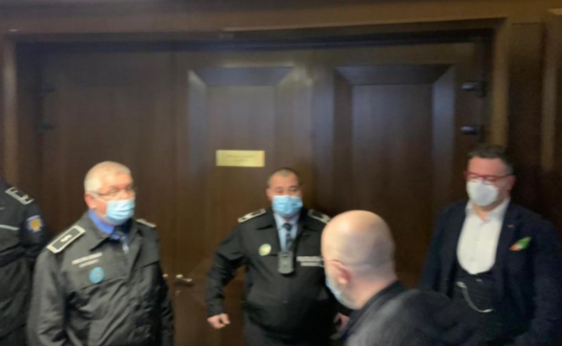 Scandal la ședința Consiliului General al Municipiului București. Poliția locală a intervenit