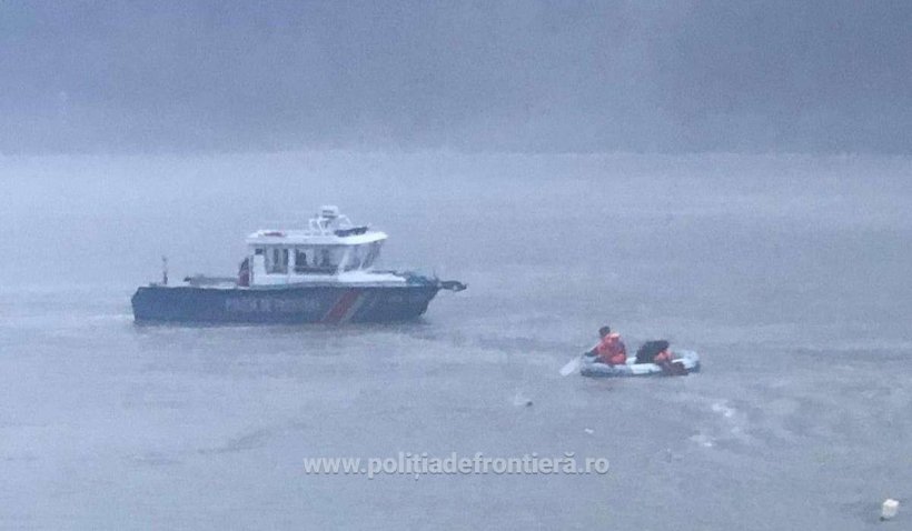 Cinci tineri din Yemen au încercat să treacă Dunărea, în România, cu o barcă gonflabilă