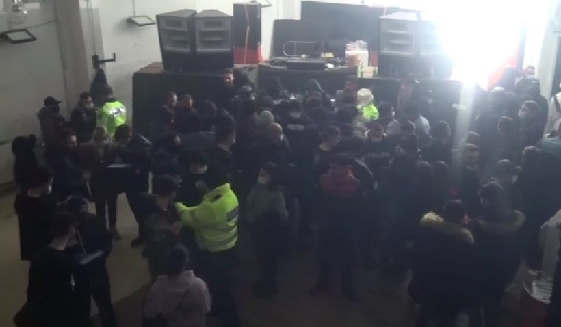 Peste 200 de petrecăreți prinși de polițiști într-un club din Brașov: Au plătit și taxă de intrare ca să se distreze în plină pandemie