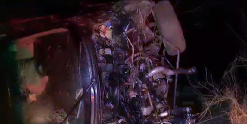 Un tânăr de 19 ani s-a urcat băut la volan și a provocat un accident grav. Alți doi adolescenți au fost răniți