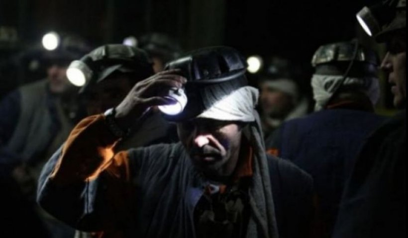 Un miner de la Lupeni a fost luat cu ambulanţa, exact înainte ca acordul semnat la Bucureşti să ajungă la cei blocaţi în subteran