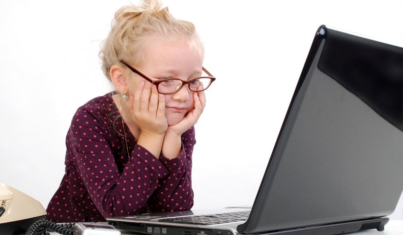 Copiii, afecţiuni grave din cauza mediului online. Recomandarea speciliaştilor