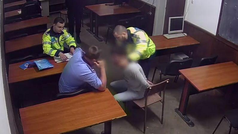 Imagini cutremurătoare din Secția 16, unde șapte polițiști bat și strangulează un bărbat încătușat. Liderul de sindicat, arestat de procurori pentru tortură