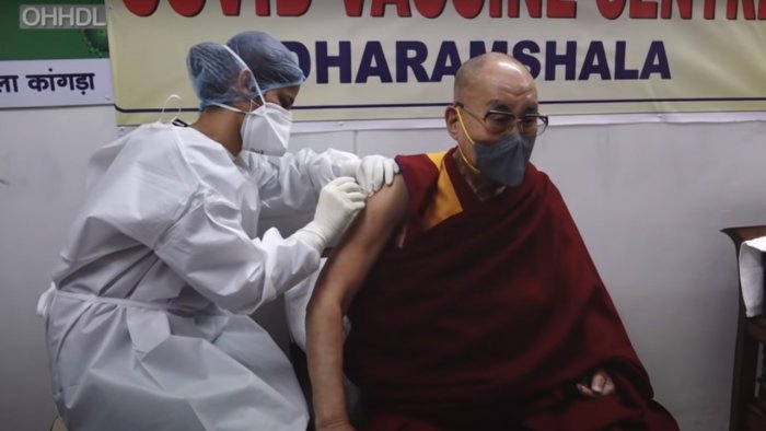 Și Dalai Lama s-a vaccinat anti-COVID: „Este de foarte mare ajutor”