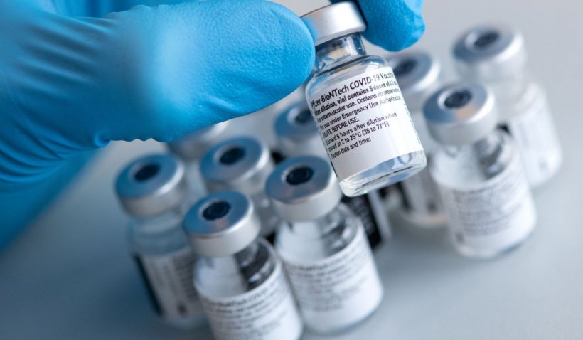 Peste 200.000 de doze de vaccin Pfizer ajung luni în România