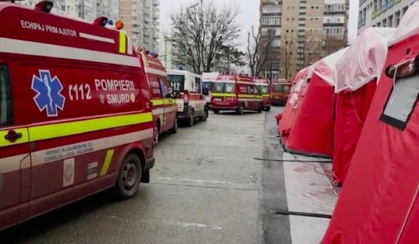Coadă de ambulanțe la spitalele din București: Pacienții nu mai au loc în camerele de gardă
