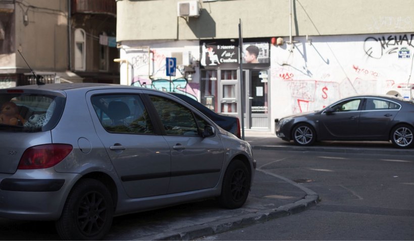 Taxe de zece ori mai mari la locurile de parcare rezidențiale din București: Toți primarii de sector au cerut majorarea tarifelor | VIDEO