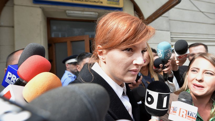 Stenograma care o înfundă pe Ioana Băsescu. ”Tu ai rămas cu 200 de mii de euro, aşa că nu mai comenta atât!”