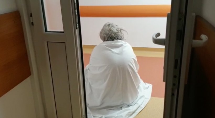 Pacienți infectați cu COVID stau pe jos înveliți doar cu cearșafuri, într-un spital din Constanța - VIDEO