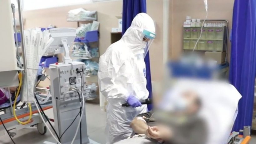 Mărturiile pacienţilor de la Urgența Spitalului Floreasca, care așteaptă un loc în secţia ATI: ''Fără mască mă sufoc” 