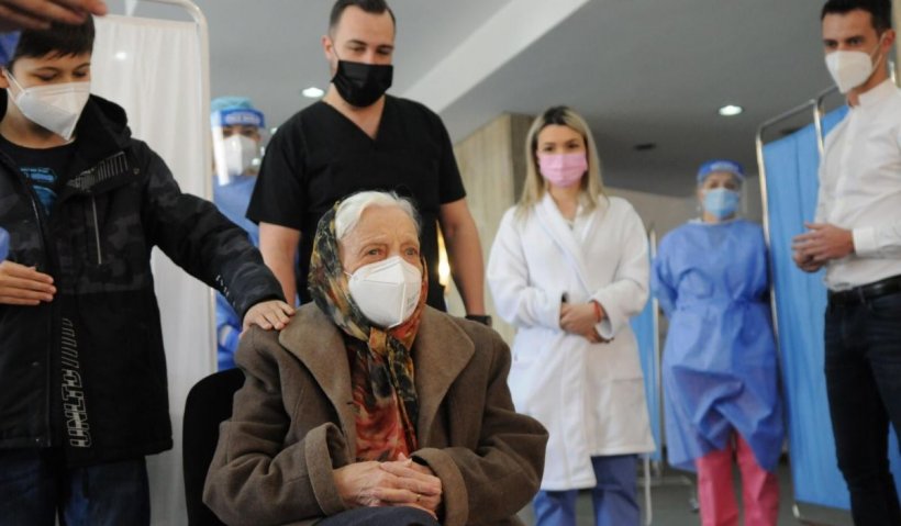 O femeie de 105 ani din Bucureşti, mesaj după vaccin: Este singura soluție să scăpăm