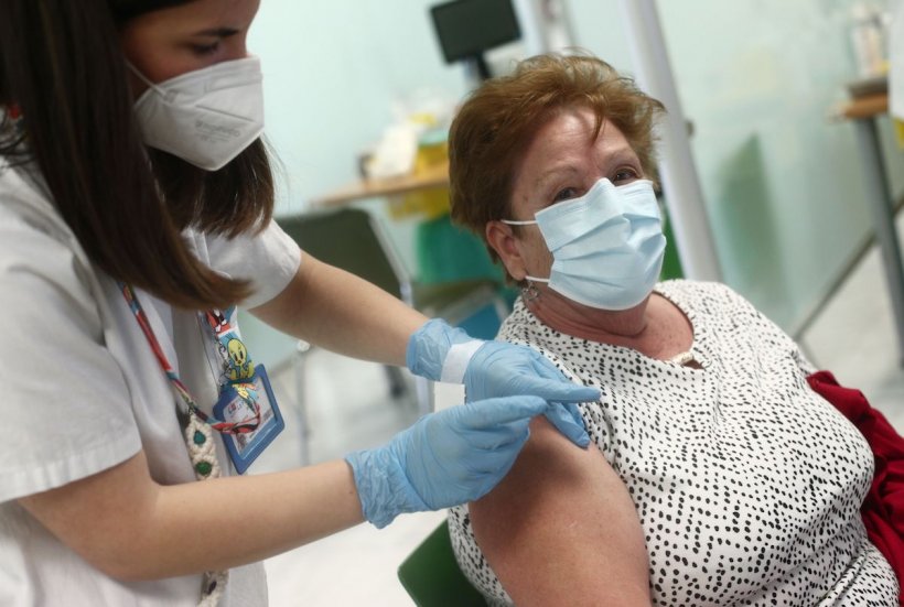 Doar 1% dintre persoanele vaccinate s-au infectat cu SARS-CoV-2 la zece zile după rapel