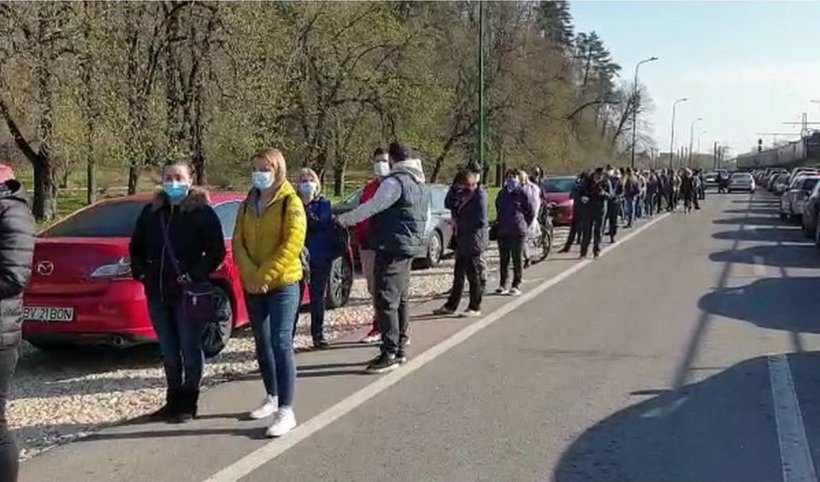 Sute de persoane stau la coadă la maratonul de la Braşov, să se vaccineze cu serul Pfizer