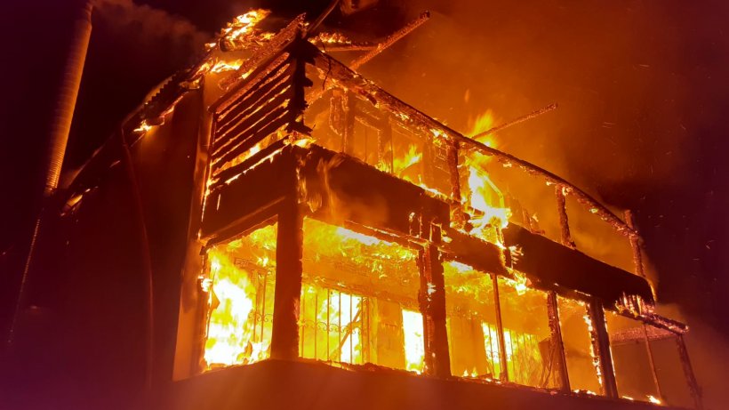 Incendiu puternic în Slatina! 17 persoane, între care 5 copii, au fost evacuate