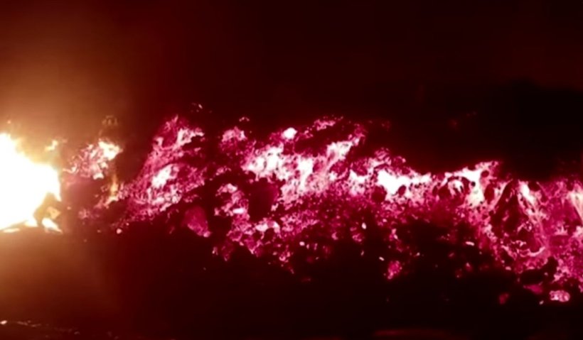 Imagini ca din iad: miros de sulf și flăcări gigantice. Erupția vulcanului Nyiragongo a declanșat evacuarea în masă a unui oraș de mărimea Bucureștiului