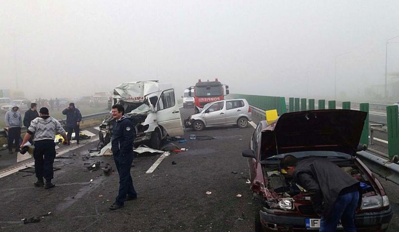 Carambol cu 7 maşini şi 4 oameni răniţi, pe Valea Oltului