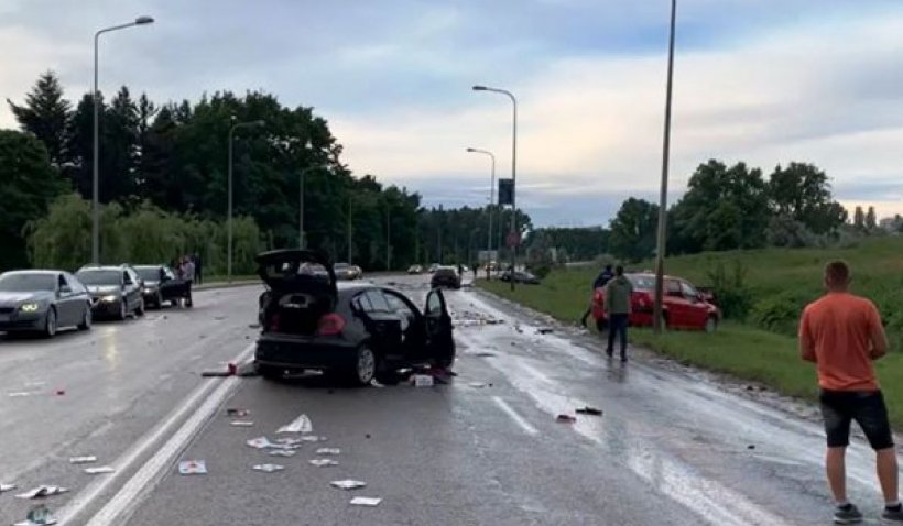 Carambol cu cinci maşini şi nouă victime în urma unui accident rutier la ieşirea din Botoşani