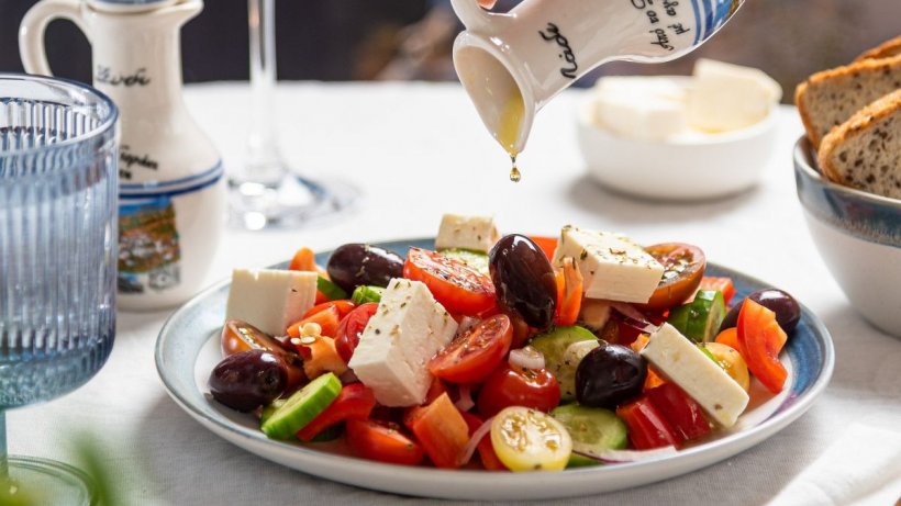 Mihaela Bilic explică de ce este bine ca, lângă salata de roșii cu brânză, să mâncăm și pâine: ”Altfel, e grav pentru siluetă!”