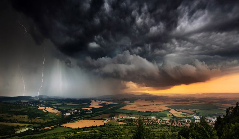 Nu scăpăm de ploi! Directorul ANM anunţă un ciclon peste România