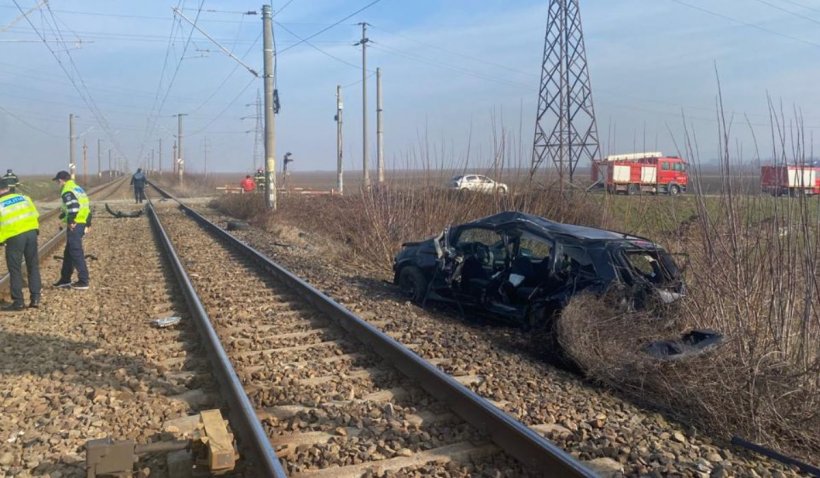 Mașină lovită de tren, în Ilfov. Șoferul a murit pe loc
