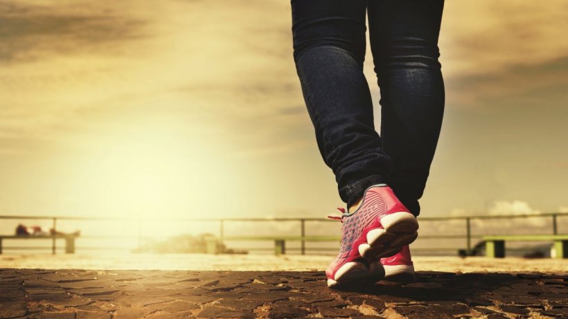 Cincisprezece minute pe zi de mers pe jos pot face minuni pentru psihic. Psiholog: ”Scade incidența pentru depresie și anxietate”