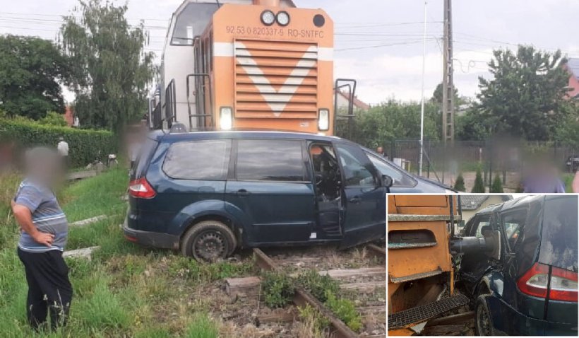 Doi copii şi trei adulţi au fost răniţi după ce maşina în care se aflau a fost lovită de un tren la Rădăuţi