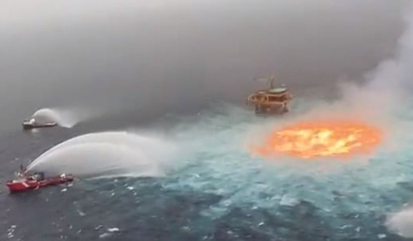 Un "ochi de foc" a ars pe suprafața oceanului timp de 5 ore, după fisurarea unei conducte subacvatice de gaz din Mexic
