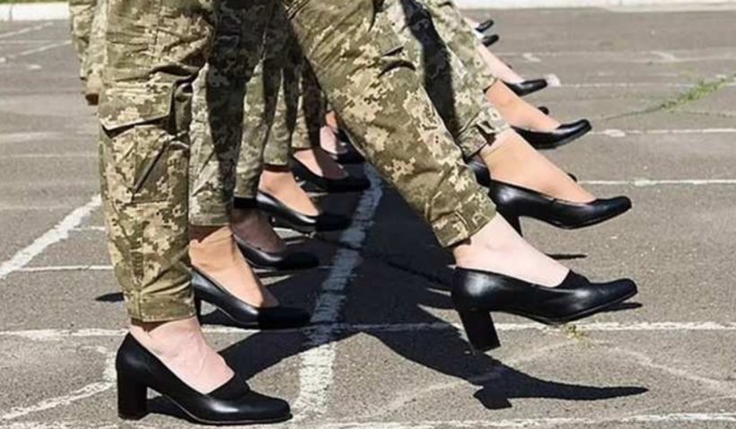 Ministerul Apărării din Ucraina obligă femeile din Armată să defileze pe tocuri, la parada din 24 august