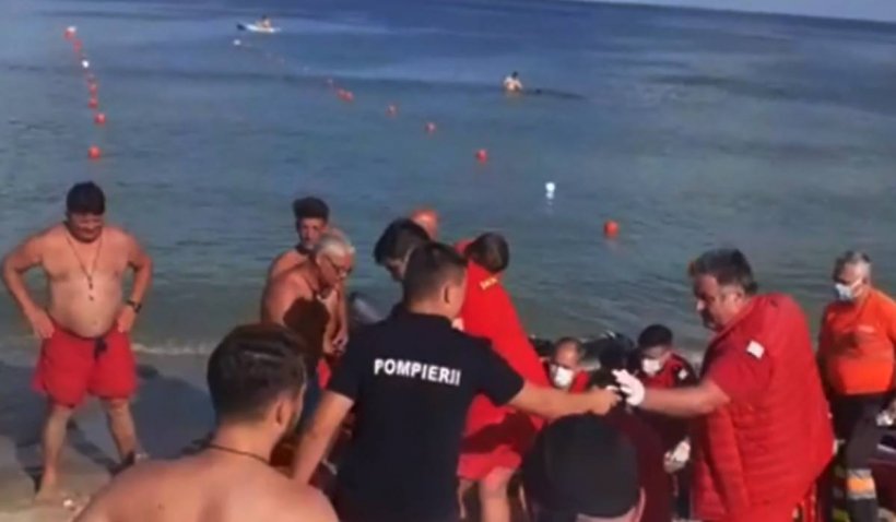 Salvamar jefuit în timp ce acorda primul ajutor unui tânăr, pe plaja din Costinești