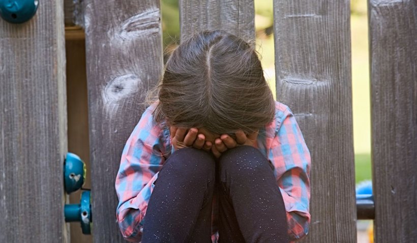 Pedofilul prins în timp ce abuza o fetiță de 10 ani în parc era ”prieten” de familie cu părinții fetei