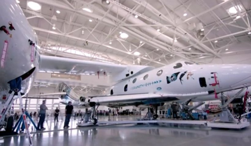 Miliardarul Richard Branson zboară în cosmos cu avionul spațial pe care l-a finanțat. Care e miza competiției cu Jeff Bezos