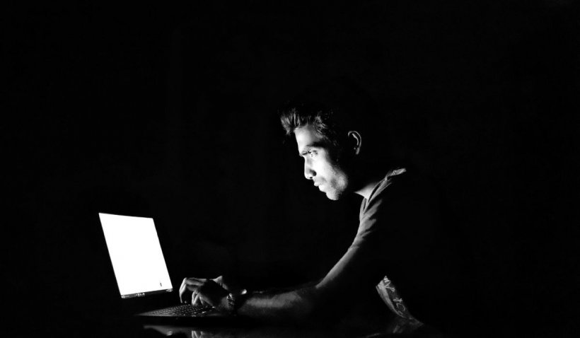 Un grup de hackeri români infectează calculatoarele victimelor din toată lumea pentru a mina ilegal criptomonede