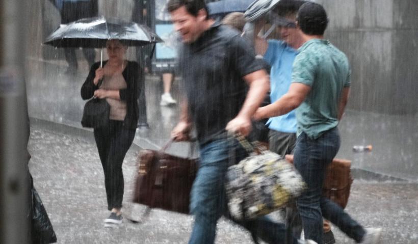 Cod roșu de vreme severă: trei județe, lovite de vijelii. Prognoza meteo pentru 19-20 iulie 2021