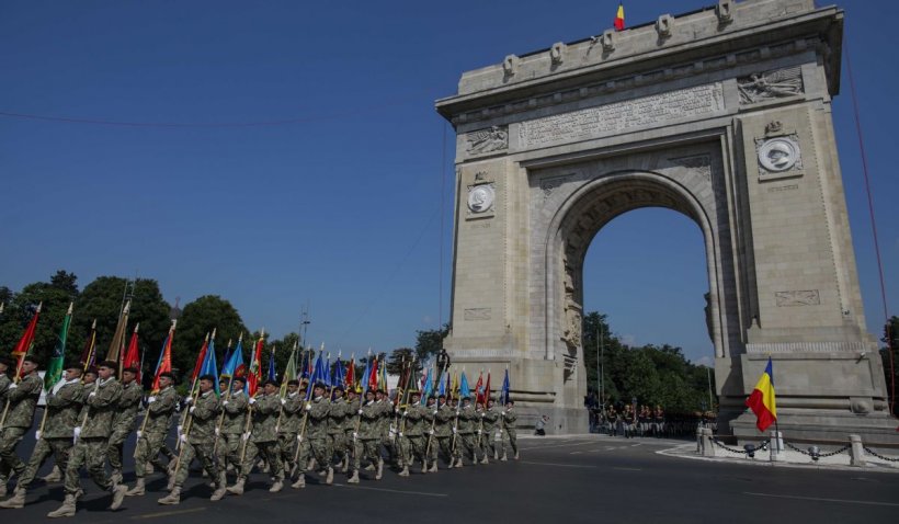 Ceremonie istorică: se încheie misiunea Armatei Române în Afganistan. Klaus Iohannis, prezent la eveniment