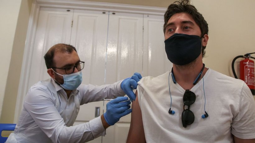 De ce a crescut procentul de infectare în rândul persoanelor vaccinate. CNCAV explică: ”Este firesc”