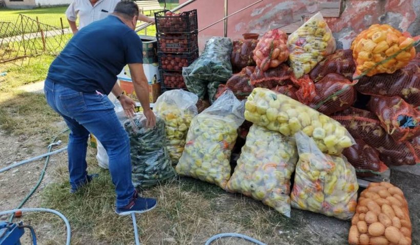 Fermierii din Olt au strâns tone de legume și au plecat spre Alba, cu ajutoare pentru sinistrați: „Dacă nu ne ajutăm noi...“
