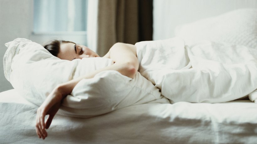 Sfaturi pentru un somn liniștit pe caniculă: ”Avem nevoie sa ne scadă temperatura cu un grad”