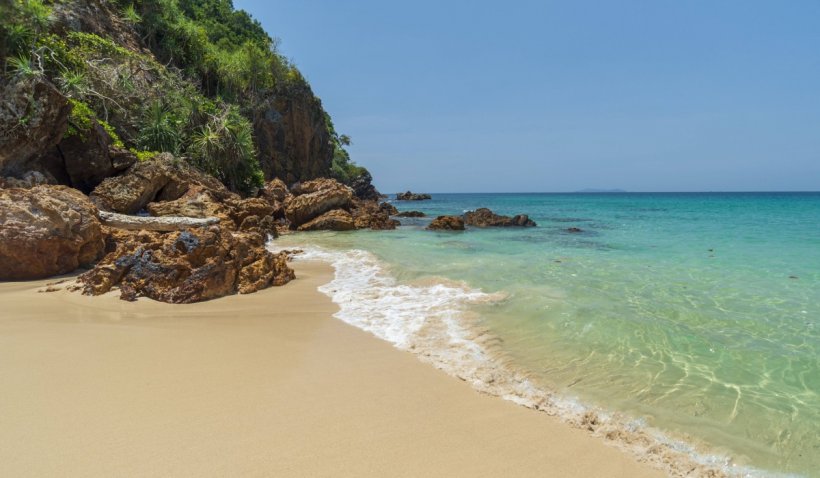 Thailanda a interzis unele creme de plajă, pentru că distrug recifurile de corali. Amenzi pentru turiști de peste 2.000 de euro