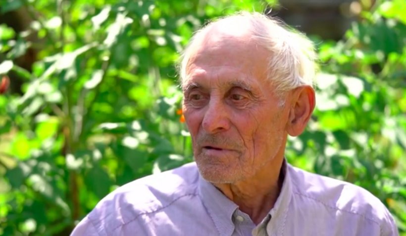 Povestea ultimului sas rămas în Richiș, după ce a refuzat să plece din România. La 88 de ani își vede satul devenind atracție turistică
