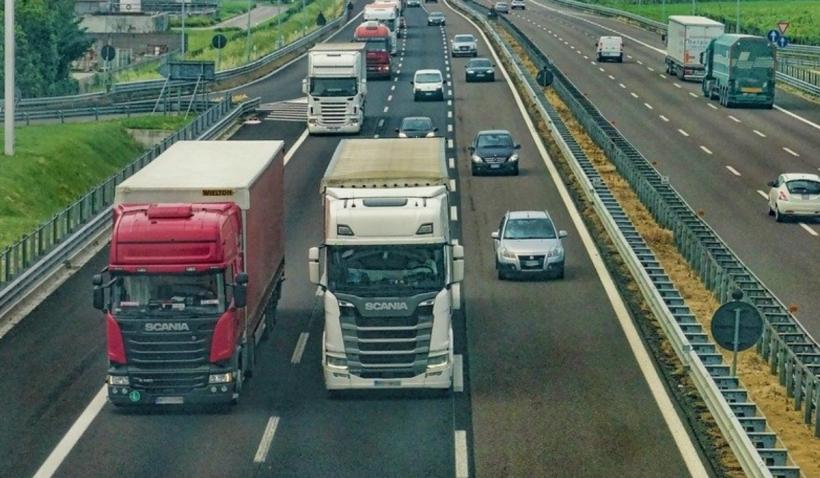 Amendă record pentru un șofer român de TIR prins băut la volan în Italia