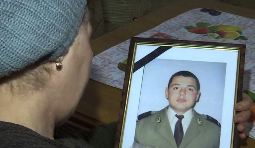 "Din indemnizaţie nu îi pot face nici pomană". Povestea lui Dan Ciobotaru, militarul ucis în Afganistan, decorat de statul român şi apoi uitat complet