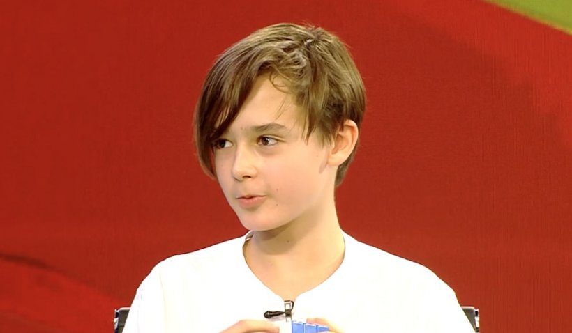 Ianis Chele, copilul de 11 ani care deține două recorduri mondiale pentru rezolvarea cubului rubik