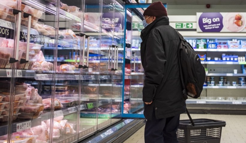 Pipote și ficat de pui, retrase dintr-o rețea de supermarketuri, din cauza salmonella