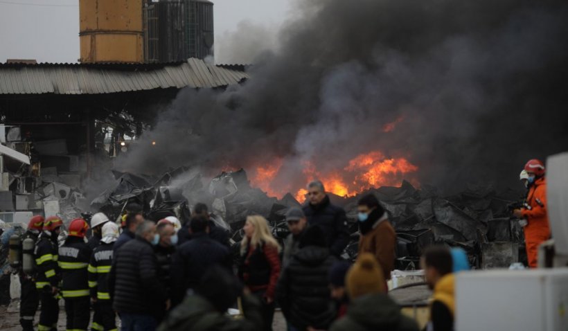 Depozitul din Popești-Leordeni care a ars duminică nu are autorizație de securitate la incendiu