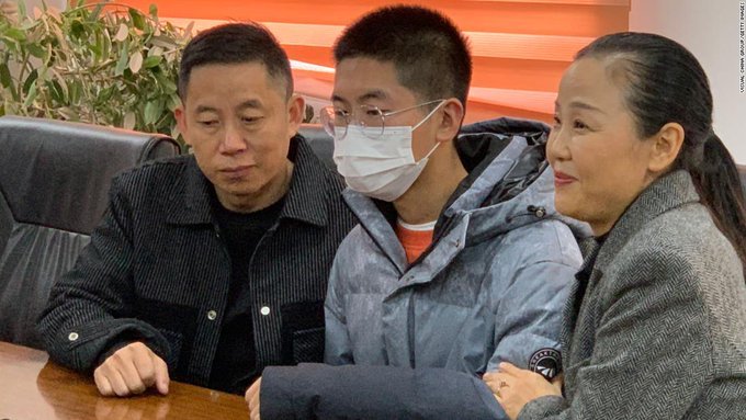 Un cuplu din China s-a reunit cu fiul răpit cu 14 ani în urmă. Povestea lor a inspirat un film de succes