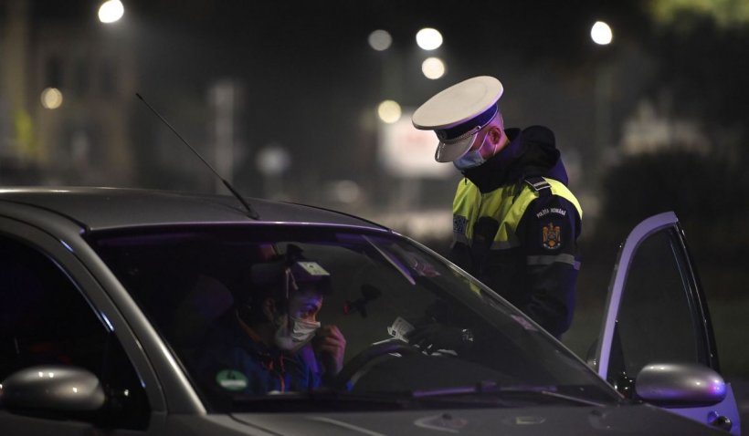 Un şofer băut a fost oprit cu trei focuri de armă, după ce a rănit un poliţist cu maşina în Cluj